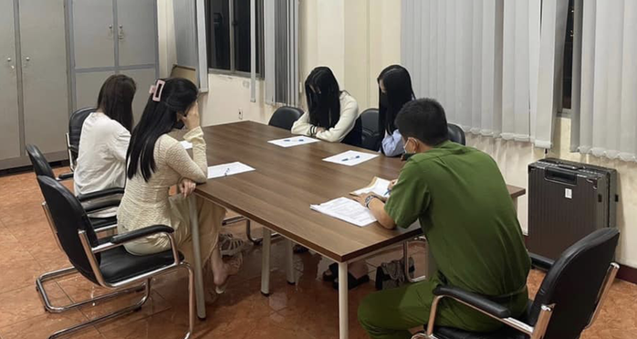“Điểm danh” các chân dài, hot TikToker làm chuyện bất chính- Ảnh 3. “Điểm danh” các chân dài, hot TikToker làm chuyện bất chính- Ảnh 3.