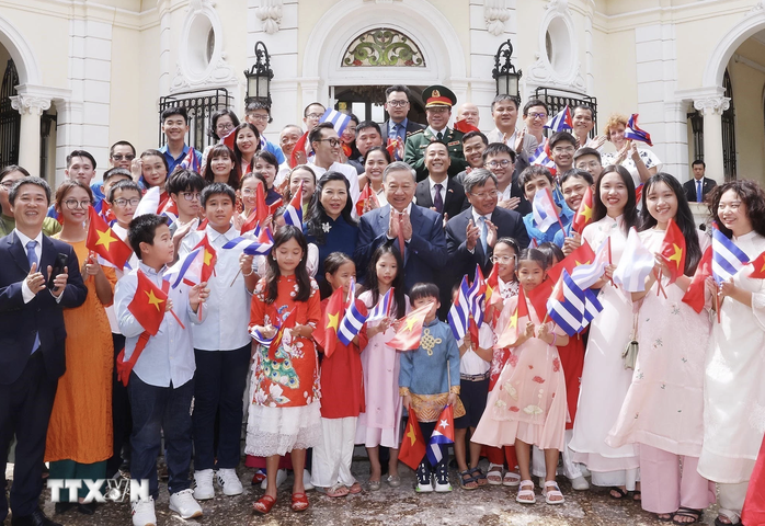 Tổng Bí thư, Chủ tịch nước gặp mặt cộng đồng người Việt Nam tại Cuba- Ảnh 4. Tổng Bí thư, Chủ tịch nước gặp mặt cộng đồng người Việt Nam tại Cuba- Ảnh 4.