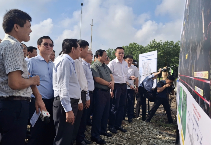 Hình ảnh Thủ tướng Phạm Minh Chính khảo sát dự án đường cao tốc TP HCM - Thủ Dầu Một - Chơn Thành- Ảnh 4. Hình ảnh Thủ tướng Phạm Minh Chính khảo sát dự án đường cao tốc TP HCM - Thủ Dầu Một - Chơn Thành- Ảnh 4.