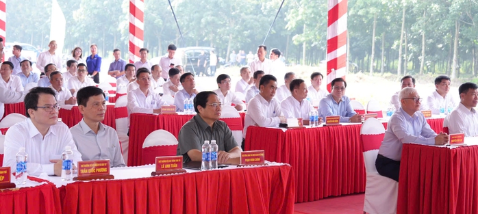 Hình ảnh Thủ tướng Phạm Minh Chính khảo sát dự án đường cao tốc TP HCM - Thủ Dầu Một - Chơn Thành- Ảnh 1. Hình ảnh Thủ tướng Phạm Minh Chính khảo sát dự án đường cao tốc TP HCM - Thủ Dầu Một - Chơn Thành- Ảnh 1.