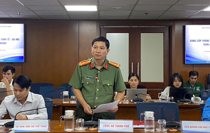 Công an TP HCM giải đáp việc chặn xe để thổi nồng độ cồn- Ảnh 1. Công an TP HCM giải đáp việc chặn xe để thổi nồng độ cồn- Ảnh 1.
