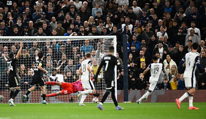Thắng giòn giã Qarabag, Tottenham khởi đầu ấn tượng Europa League- Ảnh 6. Thắng giòn giã Qarabag, Tottenham khởi đầu ấn tượng Europa League- Ảnh 6.