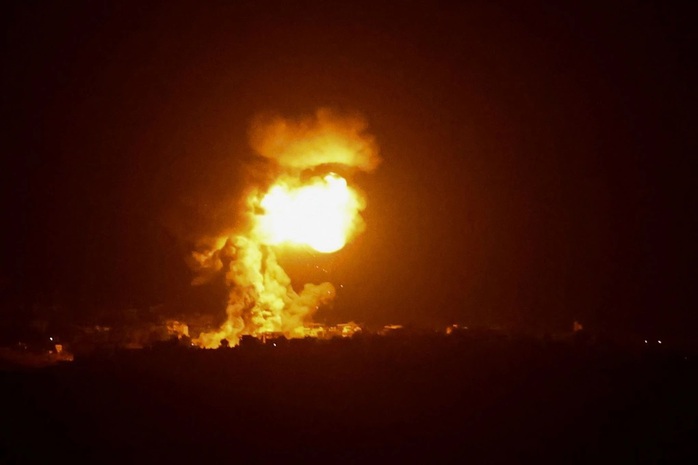 Khói lửa ở miền Nam Lebanon sau cuộc tập kích của Israel. Ảnh: Reuters Khói lửa ở miền Nam Lebanon sau cuộc tập kích của Israel. Ảnh: Reuters