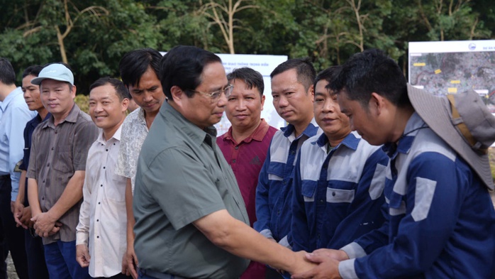 Hình ảnh Thủ tướng Phạm Minh Chính khảo sát dự án đường cao tốc TP HCM - Thủ Dầu Một - Chơn Thành- Ảnh 5. Hình ảnh Thủ tướng Phạm Minh Chính khảo sát dự án đường cao tốc TP HCM - Thủ Dầu Một - Chơn Thành- Ảnh 5.
