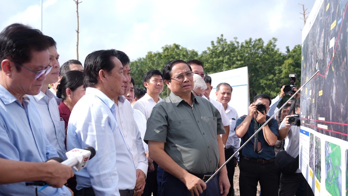 Hình ảnh Thủ tướng Phạm Minh Chính khảo sát dự án đường cao tốc TP HCM - Thủ Dầu Một - Chơn Thành- Ảnh 3. Hình ảnh Thủ tướng Phạm Minh Chính khảo sát dự án đường cao tốc TP HCM - Thủ Dầu Một - Chơn Thành- Ảnh 3.