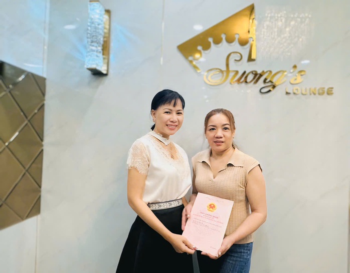 Một doanh nghiệp tặng sổ đỏ cho người lao động- Ảnh 2. Một doanh nghiệp tặng sổ đỏ cho người lao động- Ảnh 2.