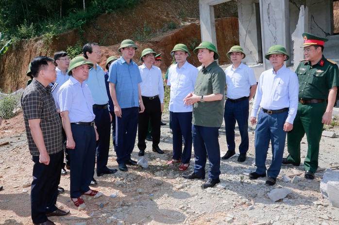 Phó Thủ tướng chỉ đạo khắc phục sau mưa lũ tại Thanh Hóa- Ảnh 1. Phó Thủ tướng chỉ đạo khắc phục sau mưa lũ tại Thanh Hóa- Ảnh 1.
