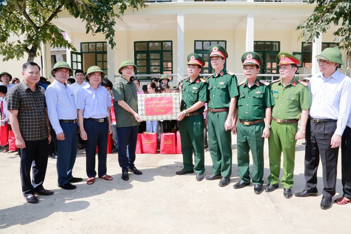 Phó Thủ tướng chỉ đạo khắc phục sau mưa lũ tại Thanh Hóa- Ảnh 3. Phó Thủ tướng chỉ đạo khắc phục sau mưa lũ tại Thanh Hóa- Ảnh 3.
