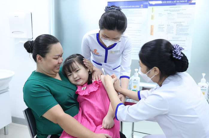 Gần 15.000 liều vắc-xin sốt xuất huyết cho trẻ em và người lớn đã được tiêm và nhận đặt giữ tại gần 200 trung tâm tiêm chủng VNVC trên toàn quốc Gần 15.000 liều vắc-xin sốt xuất huyết cho trẻ em và người lớn đã được tiêm và nhận đặt giữ tại gần 200 trung tâm tiêm chủng VNVC trên toàn quốc