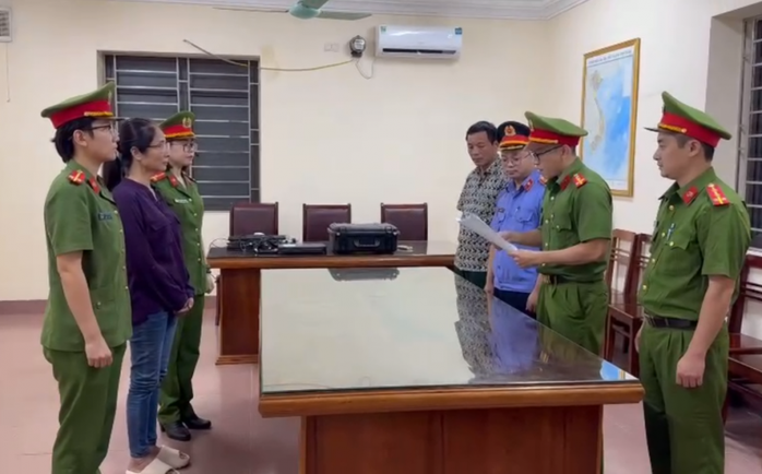 Người phụ nữ "đi kiện thuê" bị bắt vì xúc phạm, vu khống lãnh đạo Đảng, Nhà nước- Ảnh 1. Người phụ nữ "đi kiện thuê" bị bắt vì xúc phạm, vu khống lãnh đạo Đảng, Nhà nước- Ảnh 1.