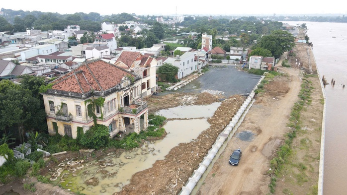 Đồng Nai đề xuất nắn đường ven sông để bảo tồn "nhà lầu ông Phủ"- Ảnh 1. Đồng Nai đề xuất nắn đường ven sông để bảo tồn "nhà lầu ông Phủ"- Ảnh 1.