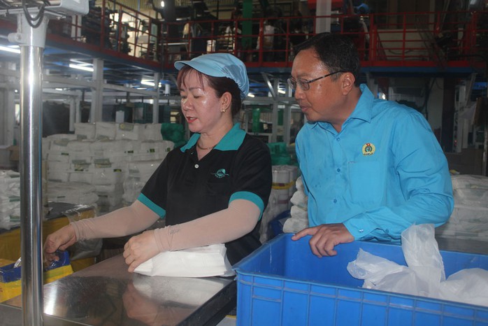 Ông Lại Thế Tiến, Chủ tịch Công đoàn Công ty CP Văn hóa Tân Bình - người cán bộ Công đoàn được cả công nhân và doanh nghiệp quý mến Ông Lại Thế Tiến, Chủ tịch Công đoàn Công ty CP Văn hóa Tân Bình - người cán bộ Công đoàn được cả công nhân và doanh nghiệp quý mến