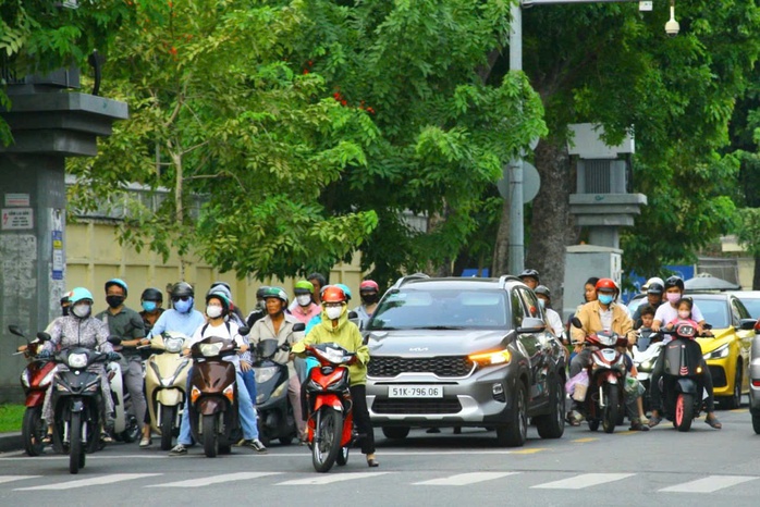Thời tiết TP HCM hôm nay, 27-9: Nắng nóng, có mưa rào về chiều- Ảnh 1. Thời tiết TP HCM hôm nay, 27-9: Nắng nóng, có mưa rào về chiều- Ảnh 1.