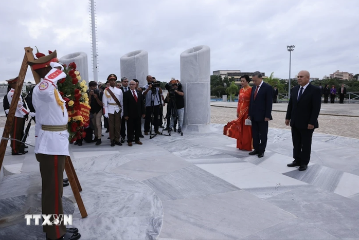 Tổng Bí thư, Chủ tịch nước Tô Lâm đặt vòng hoa tại Đài tưởng niệm Jose Marti- Ảnh 1. Tổng Bí thư, Chủ tịch nước Tô Lâm đặt vòng hoa tại Đài tưởng niệm Jose Marti- Ảnh 1.