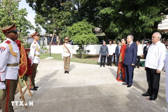 Tổng Bí thư, Chủ tịch nước Tô Lâm đặt vòng hoa tại Tượng đài Bác Hồ ở La Habana- Ảnh 3. Tổng Bí thư, Chủ tịch nước Tô Lâm đặt vòng hoa tại Tượng đài Bác Hồ ở La Habana- Ảnh 3.