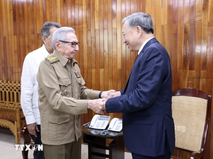 Tổng Bí thư, Chủ tịch nước gặp Lãnh tụ Cách mạng Cuba, Đại tướng Rául Castro Ruz- Ảnh 1. Tổng Bí thư, Chủ tịch nước gặp Lãnh tụ Cách mạng Cuba, Đại tướng Rául Castro Ruz- Ảnh 1.