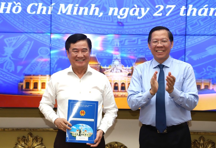 Chủ tịch UBND TP HCM điều động và bổ nhiệm nhiều cán bộ chủ chốt- Ảnh 3. Chủ tịch UBND TP HCM điều động và bổ nhiệm nhiều cán bộ chủ chốt- Ảnh 3.