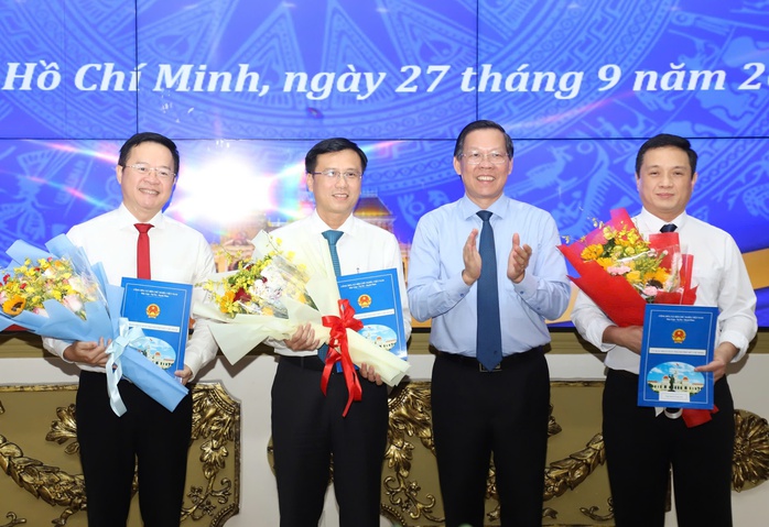 Chủ tịch UBND TP HCM điều động và bổ nhiệm nhiều cán bộ chủ chốt- Ảnh 2. Chủ tịch UBND TP HCM điều động và bổ nhiệm nhiều cán bộ chủ chốt- Ảnh 2.