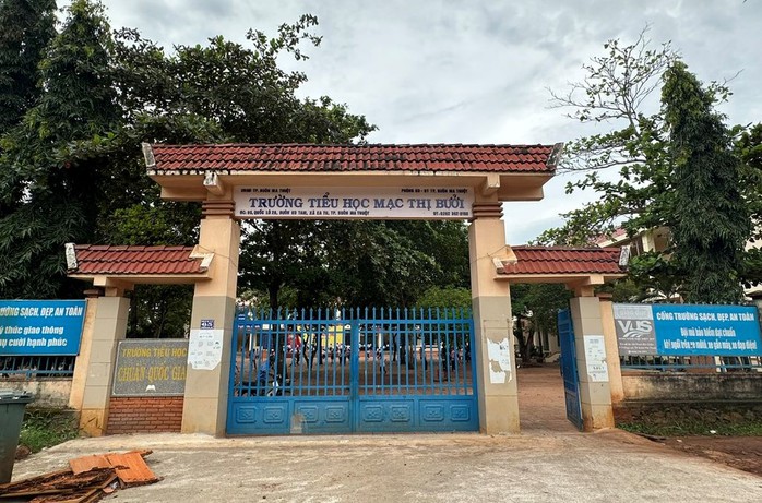 Tìm hướng giải quyết vụ 79 học sinh bị trường "quên" mua BHYT- Ảnh 1. Tìm hướng giải quyết vụ 79 học sinh bị trường "quên" mua BHYT- Ảnh 1.