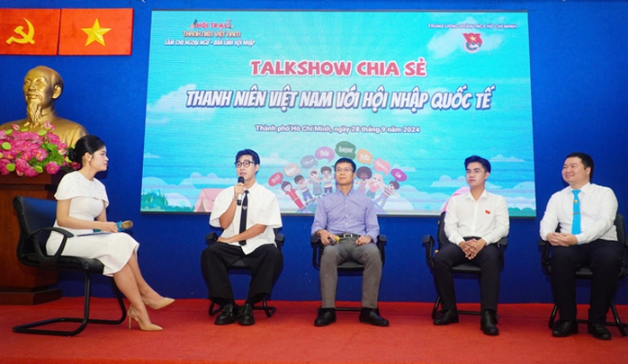 Một buổi talkshow được tổ chức vào sáng 28-9, trong khuôn khổ Hội trại “Thanh niên Việt Nam - Làm chủ ngoại ngữ, Bản lĩnh hội nhập”.Ảnh: QUỐC THẮNG Một buổi talkshow được tổ chức vào sáng 28-9, trong khuôn khổ Hội trại “Thanh niên Việt Nam - Làm chủ ngoại ngữ, Bản lĩnh hội nhập”.Ảnh: QUỐC THẮNG