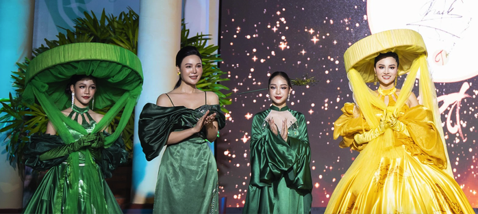 Mẫu nhí Hải Phòng làm vedette cùng siêu mẫu Vũ Thu Phương- Ảnh 3. Mẫu nhí Hải Phòng làm vedette cùng siêu mẫu Vũ Thu Phương- Ảnh 3.