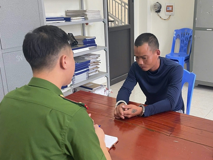 Khởi tố, bắt tạm giam đối tượng “thông chốt”, tấn công CSGT- Ảnh 2. Khởi tố, bắt tạm giam đối tượng “thông chốt”, tấn công CSGT- Ảnh 2.