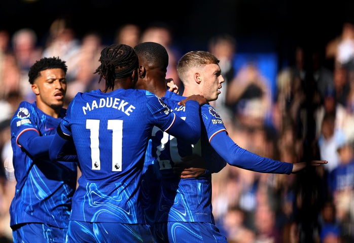 Rượt đuổi điên rồ, Chelsea hạ Brighton với 4 bàn của Palmer - Ảnh 2. Rượt đuổi điên rồ, Chelsea hạ Brighton với 4 bàn của Palmer - Ảnh 2.