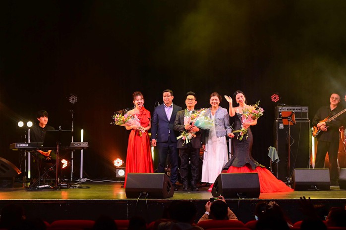 Đêm nhạc TKO concert 3- Bằng Kiều live in Tokyo- Ảnh 5. Đêm nhạc TKO concert 3- Bằng Kiều live in Tokyo- Ảnh 5.