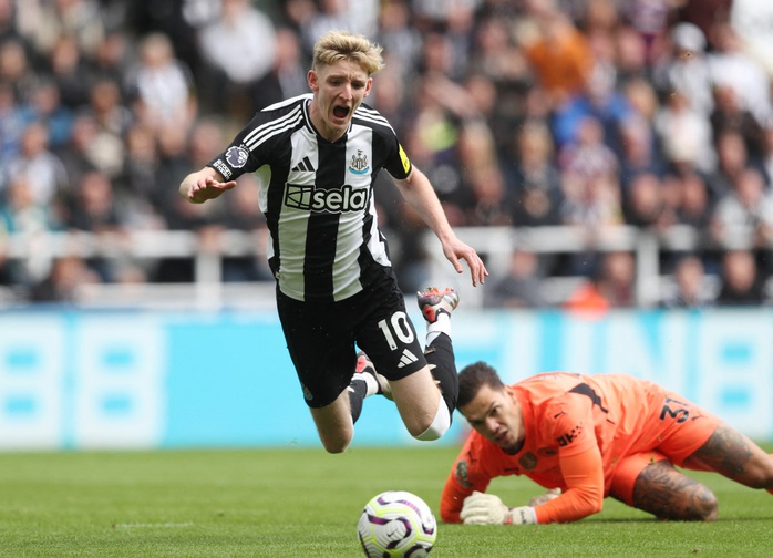 Haaland tịt ngòi tại St.James'Park, Man City mất điểm ngôi đầu- Ảnh 4. Haaland tịt ngòi tại St.James'Park, Man City mất điểm ngôi đầu- Ảnh 4.