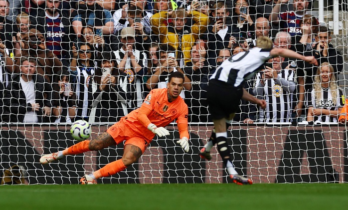 Haaland tịt ngòi tại St.James'Park, Man City mất điểm ngôi đầu- Ảnh 5. Haaland tịt ngòi tại St.James'Park, Man City mất điểm ngôi đầu- Ảnh 5.