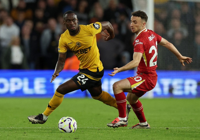 Hạ chủ nhà Wolves, Liverpool lên đỉnh bảng Ngoại hạng Anh- Ảnh 1. Hạ chủ nhà Wolves, Liverpool lên đỉnh bảng Ngoại hạng Anh- Ảnh 1.