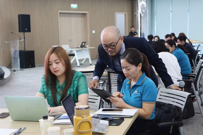 Nâng bước người lao động: Lao động trẻ thời 4.0 - Học chưa bao giờ là đủ- Ảnh 1. Nâng bước người lao động: Lao động trẻ thời 4.0 - Học chưa bao giờ là đủ- Ảnh 1.