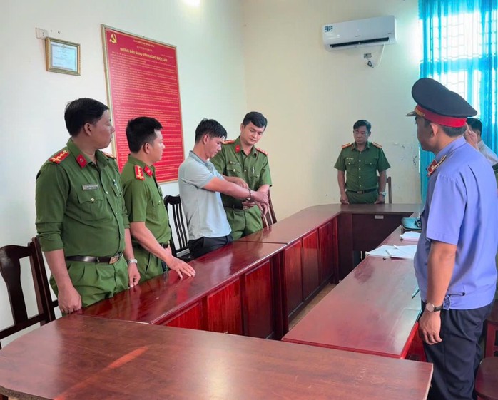 Bắt giữ một nhân viên ngân hàng ở Phú Quốc- Ảnh 1. Bắt giữ một nhân viên ngân hàng ở Phú Quốc- Ảnh 1.