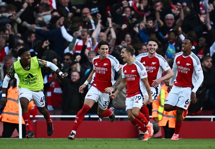 Rượt đuổi điên rồ, Chelsea hạ Brighton với 4 bàn của Palmer - Ảnh 7. Rượt đuổi điên rồ, Chelsea hạ Brighton với 4 bàn của Palmer - Ảnh 7.