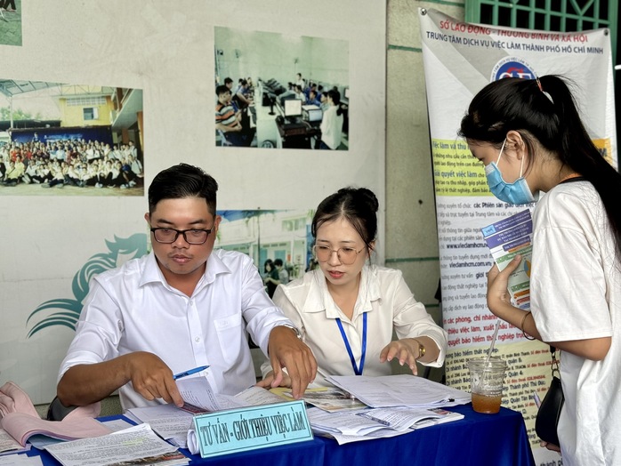 Nên bỏ quy định người hưởng trợ cấp thất nghiệp phải khai báo việc làm hằng tháng- Ảnh 2. Nên bỏ quy định người hưởng trợ cấp thất nghiệp phải khai báo việc làm hằng tháng- Ảnh 2.