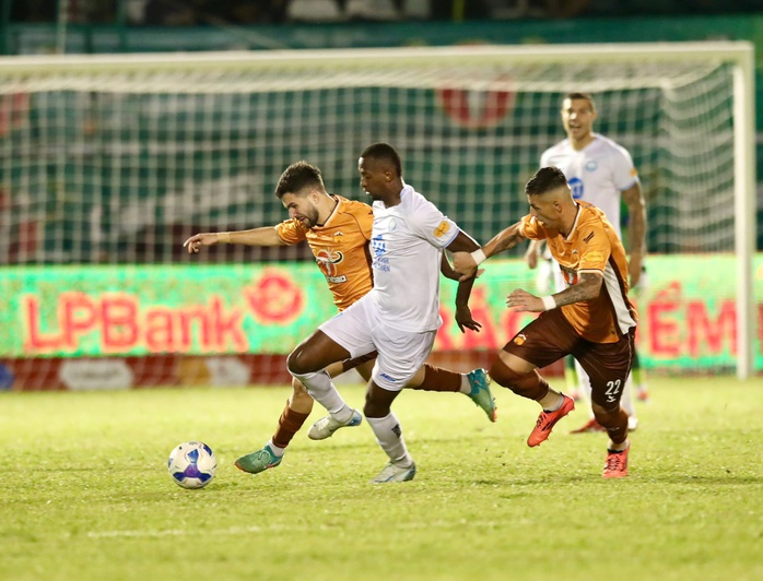 HAGL kiên cường hòa đương kim vô địch V-League- Ảnh 5. HAGL kiên cường hòa đương kim vô địch V-League- Ảnh 5.