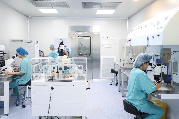 Nhiều cặp vợ chồng hiếm muộn được giúp sinh con miễn phí- Ảnh 2. Nhiều cặp vợ chồng hiếm muộn được giúp sinh con miễn phí- Ảnh 2.