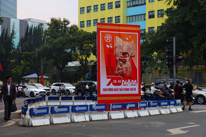 Hà Nội rực rỡ chào mừng kỷ niệm 70 năm ngày Giải phóng Thủ Đô- Ảnh 5. Hà Nội rực rỡ chào mừng kỷ niệm 70 năm ngày Giải phóng Thủ Đô- Ảnh 5.