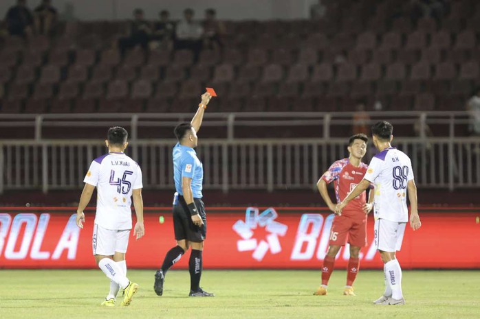 Patrik Lê Giang xuất sắc nhưng CLB TP HCM vẫn thua Hà Nội FC- Ảnh 4. Patrik Lê Giang xuất sắc nhưng CLB TP HCM vẫn thua Hà Nội FC- Ảnh 4.