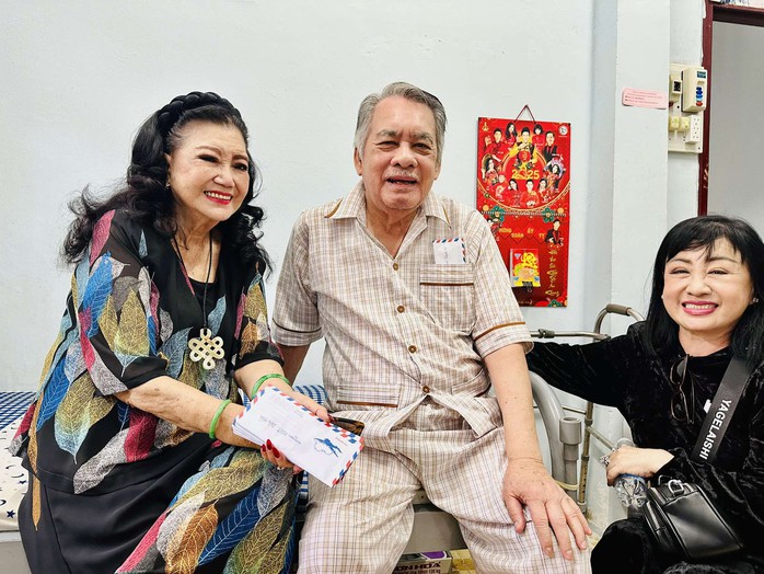 NSND Kim Cương, nghệ sĩ Bích Lan mang yêu thương đến Khu dưỡng lão nghệ sĩ Thị Nghè- Ảnh 1. NSND Kim Cương, nghệ sĩ Bích Lan mang yêu thương đến Khu dưỡng lão nghệ sĩ Thị Nghè- Ảnh 1.