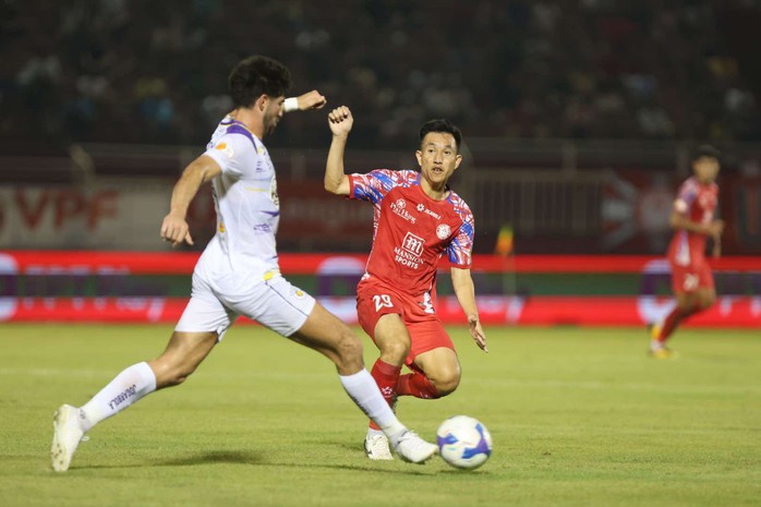 Patrik Lê Giang xuất sắc nhưng CLB TP HCM vẫn thua Hà Nội FC- Ảnh 1. Patrik Lê Giang xuất sắc nhưng CLB TP HCM vẫn thua Hà Nội FC- Ảnh 1.