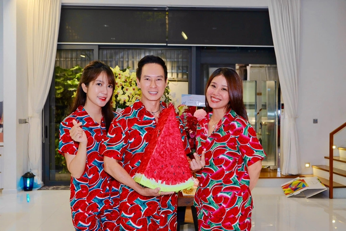 Lý Hải - Minh Hà rực rỡ trang phục dưa hấu- Ảnh 13. Lý Hải - Minh Hà rực rỡ trang phục dưa hấu- Ảnh 13.