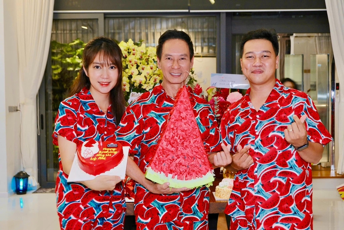 Lý Hải - Minh Hà rực rỡ trang phục dưa hấu- Ảnh 9. Lý Hải - Minh Hà rực rỡ trang phục dưa hấu- Ảnh 9.