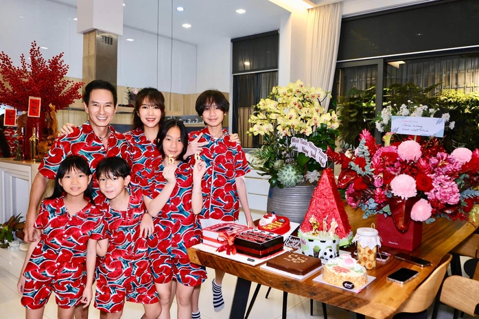 Lý Hải - Minh Hà rực rỡ trang phục dưa hấu- Ảnh 7. Lý Hải - Minh Hà rực rỡ trang phục dưa hấu- Ảnh 7.