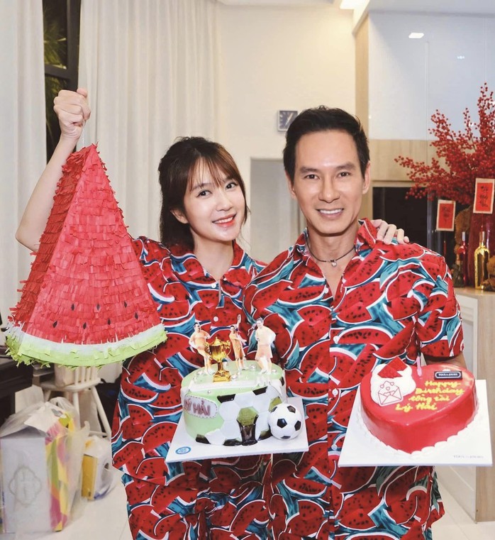 Lý Hải - Minh Hà rực rỡ trang phục dưa hấu- Ảnh 4. Lý Hải - Minh Hà rực rỡ trang phục dưa hấu- Ảnh 4.
