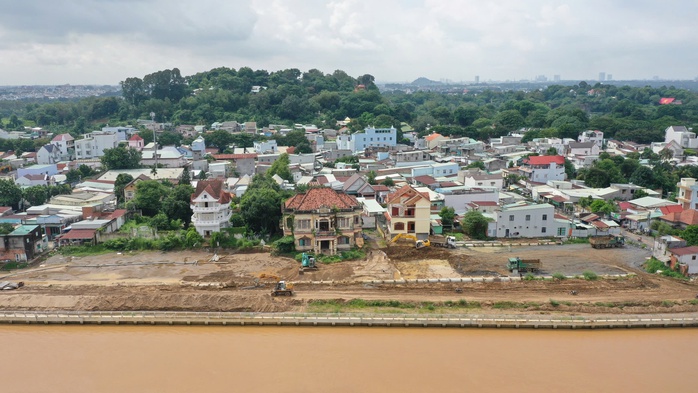 Toàn cảnh biệt thự cổ "nhà lầu ông Phủ" ven sông Đồng Nai- Ảnh 2. Toàn cảnh biệt thự cổ "nhà lầu ông Phủ" ven sông Đồng Nai- Ảnh 2.