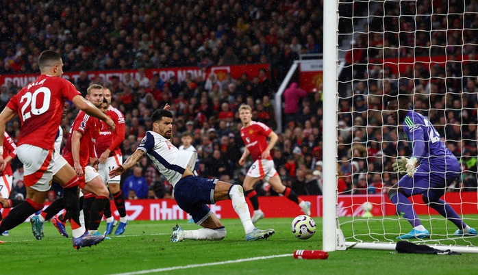 Man United thất bại tủi hổ trước Tottenham tại Old Trafford- Ảnh 6. Man United thất bại tủi hổ trước Tottenham tại Old Trafford- Ảnh 6.