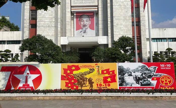 Hà Nội rực rỡ chào mừng kỷ niệm 70 năm ngày Giải phóng Thủ Đô- Ảnh 3. Hà Nội rực rỡ chào mừng kỷ niệm 70 năm ngày Giải phóng Thủ Đô- Ảnh 3.
