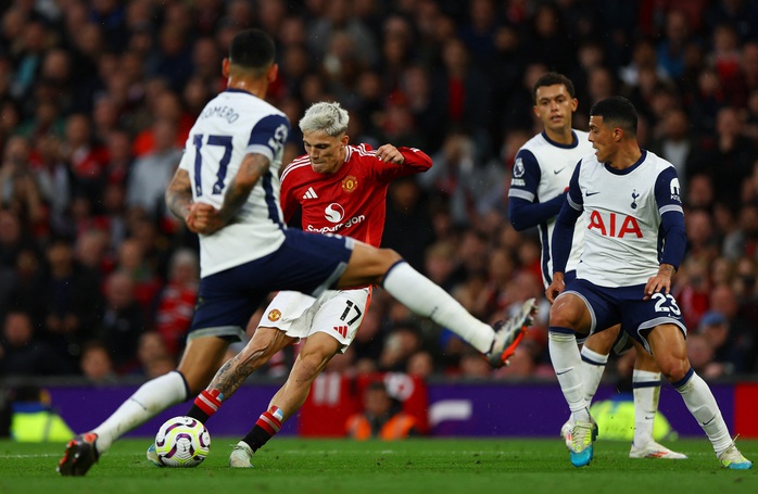 Man United thất bại tủi hổ trước Tottenham tại Old Trafford- Ảnh 2. Man United thất bại tủi hổ trước Tottenham tại Old Trafford- Ảnh 2.