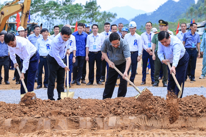 Thủ tướng phát lệnh khởi công cao tốc gần 10.000 tỉ đồng- Ảnh 3. Thủ tướng phát lệnh khởi công cao tốc gần 10.000 tỉ đồng- Ảnh 3.
